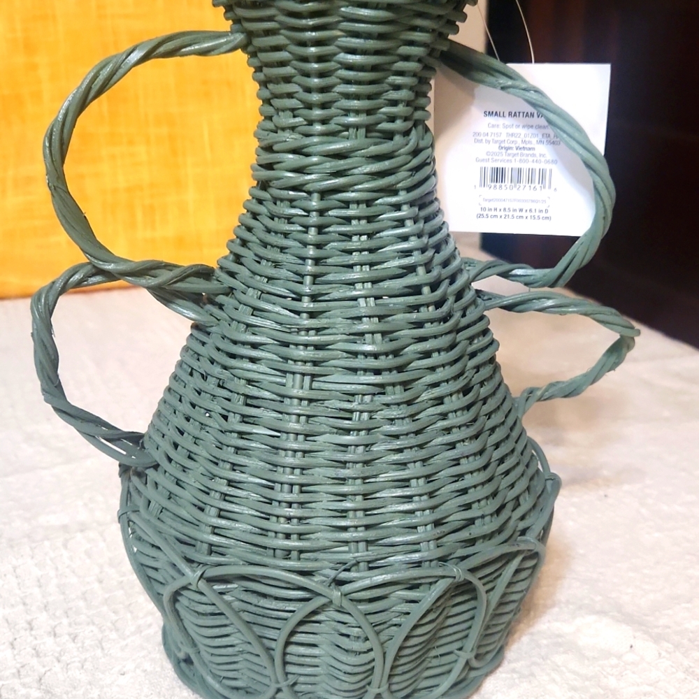 THRESHOLD Rattan Vase. - Picture 6 of 9